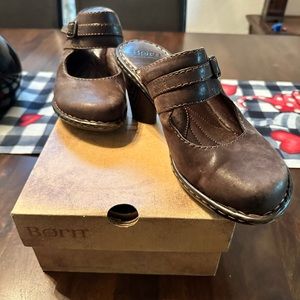 Børn brand Moony Mary Jane style heeled clog / mule size 10 dk brown leather